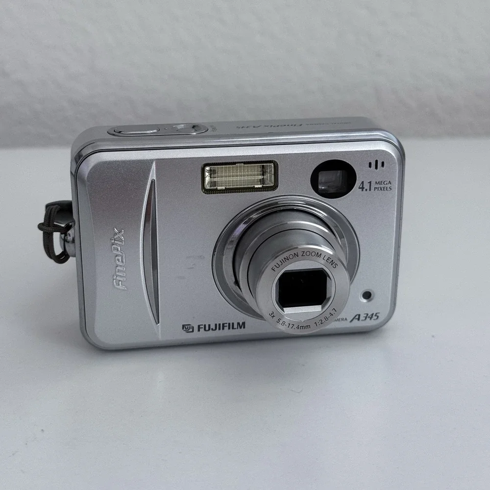Fujifilm FinePix A345 Digital 4.1MP 3x Zoom Silver CAMERA ONLY *LENS NEED REPAIR